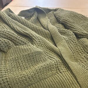Time and Tru Forest Green Knit Sweater